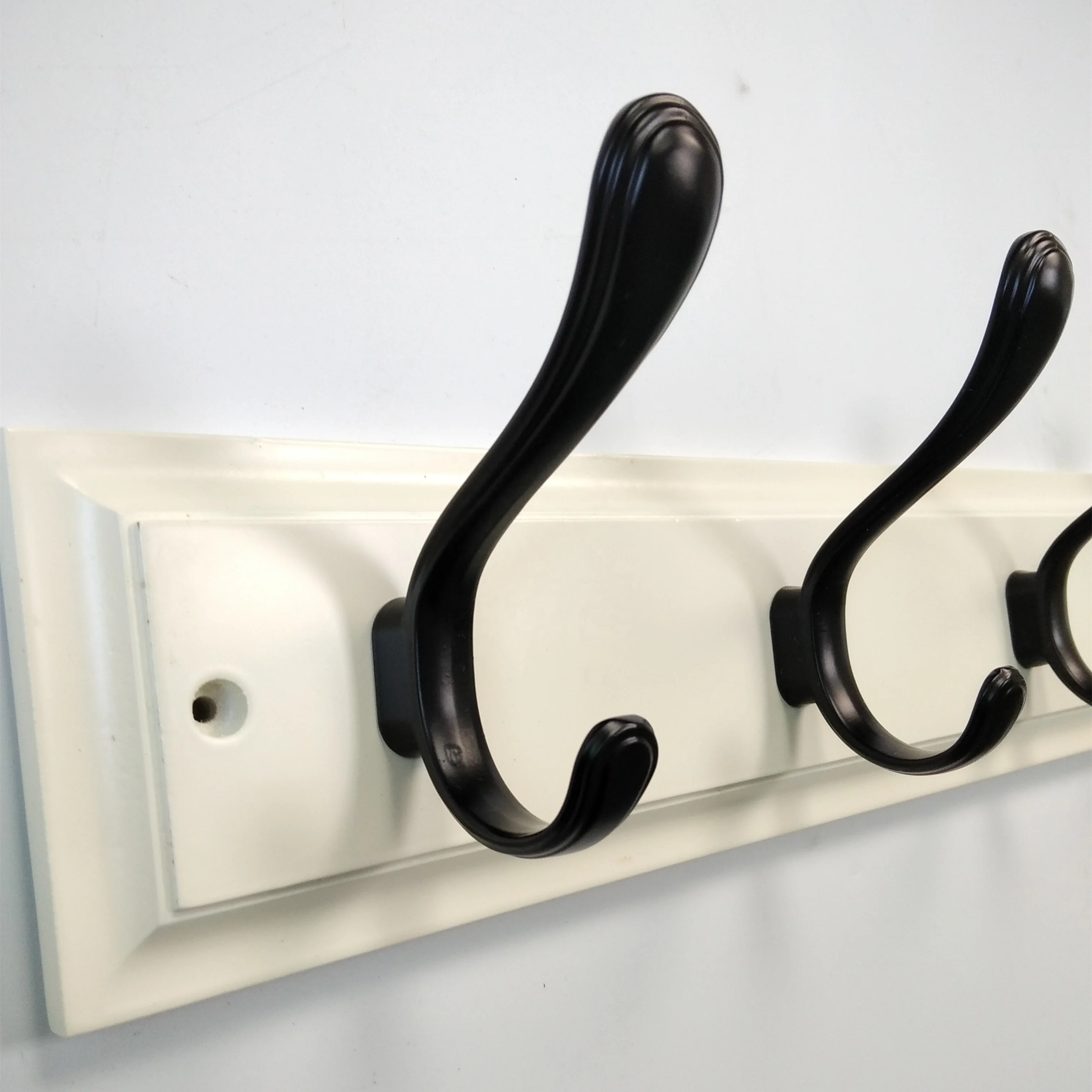 

High End Fashion Home Decoration Aluminum Alloy Coat Hooks Wall Mounted Storage Racks Simple Long Row Hooks