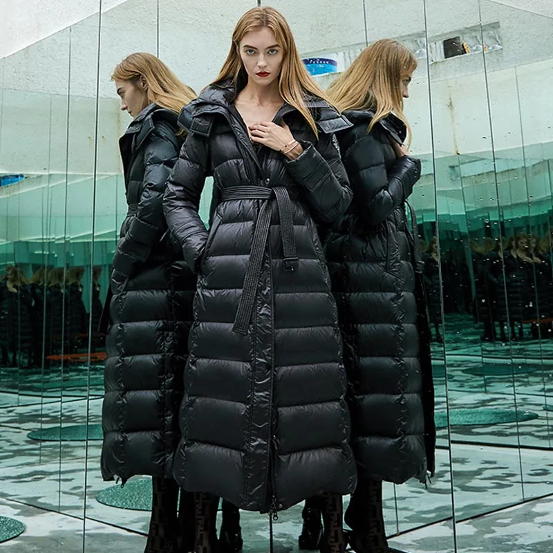 Женская парка на белом утином пуху длинная пуховая куртка с капюшоном теплая