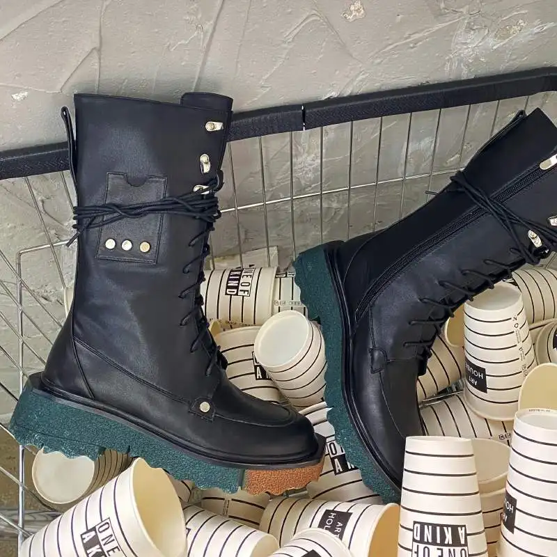 Harga Sepatu Bot Sepeda Motor Ujung Bulat Kulit Asli Panci Krazing Sepatu Pertengahan Betis Punk Paku Keling Logam Inggris Antik Hak Sedang