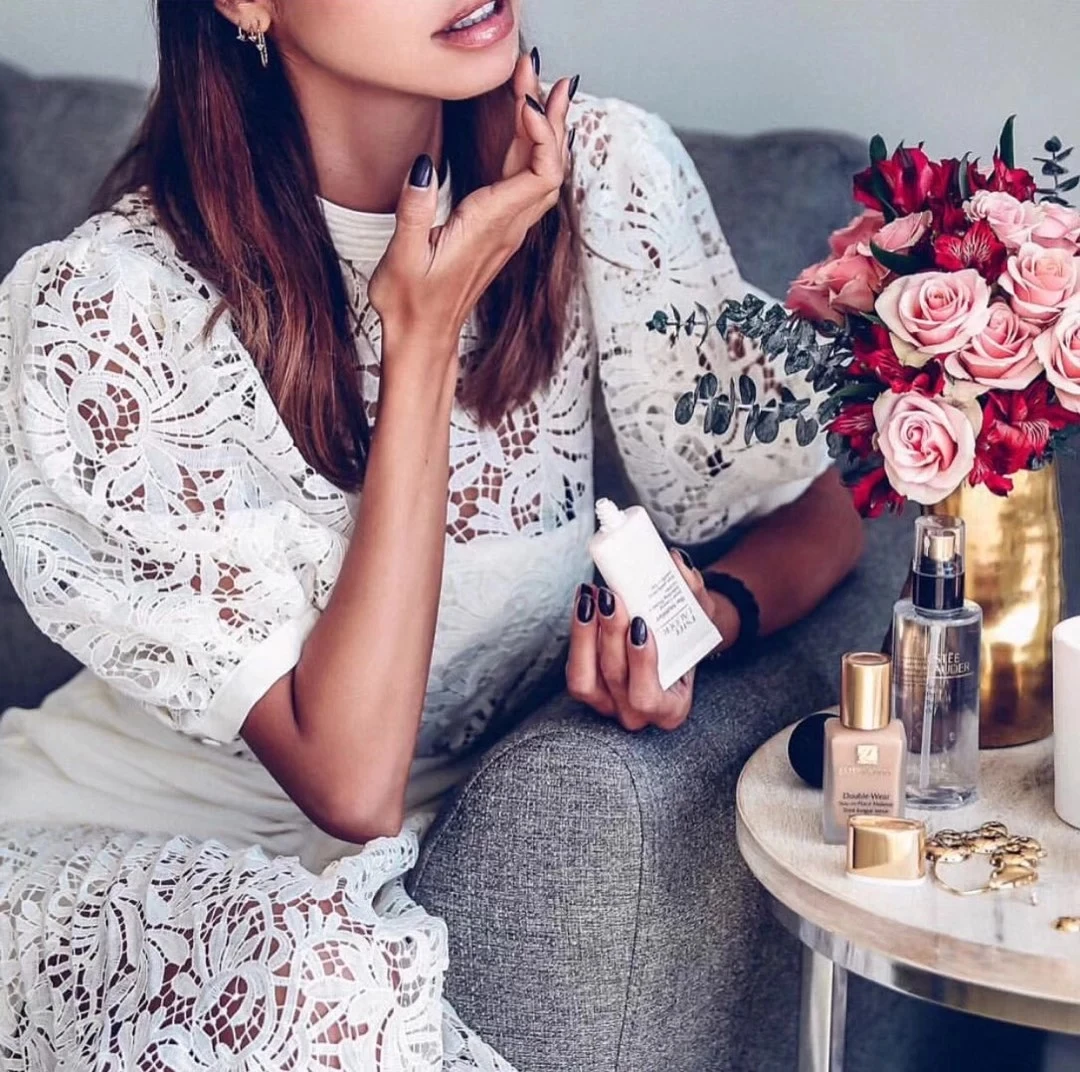 Кружевное платье миди кремового цвета с цветочной вышивкой Королевский наряд