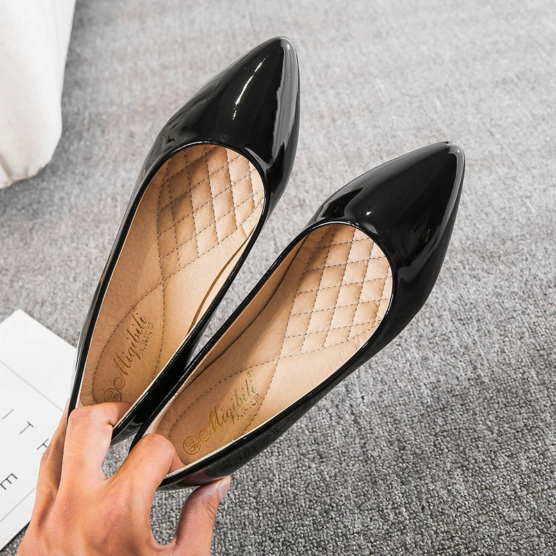 

New Pointy Flat Shoes Women Shoes Black Large Size Fashion Wild Spring Ladies Shoes