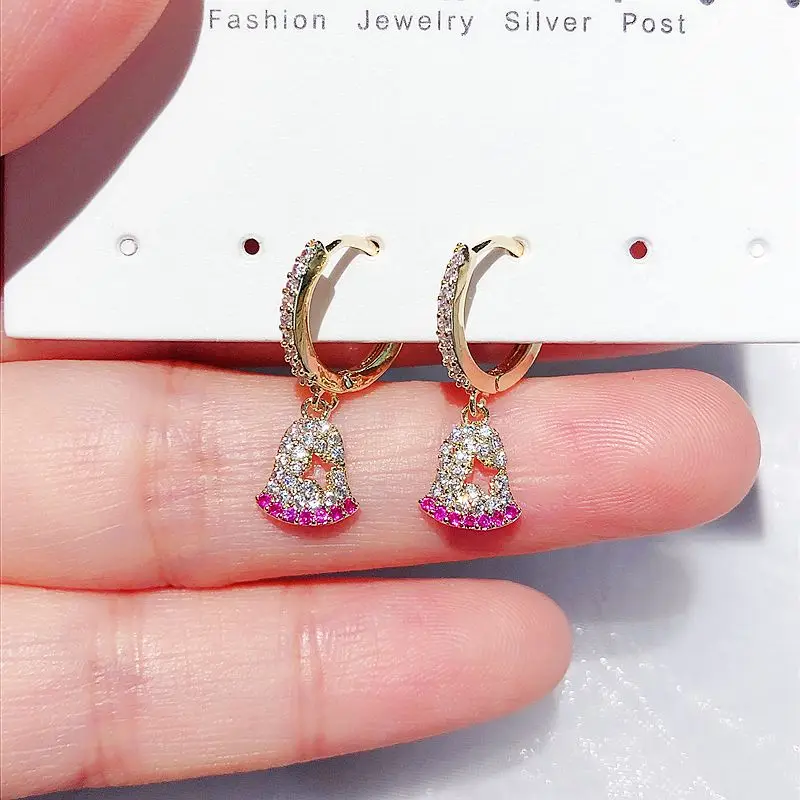 Женские серьги подвески уникального дизайна золотого цвета с кубическим микро