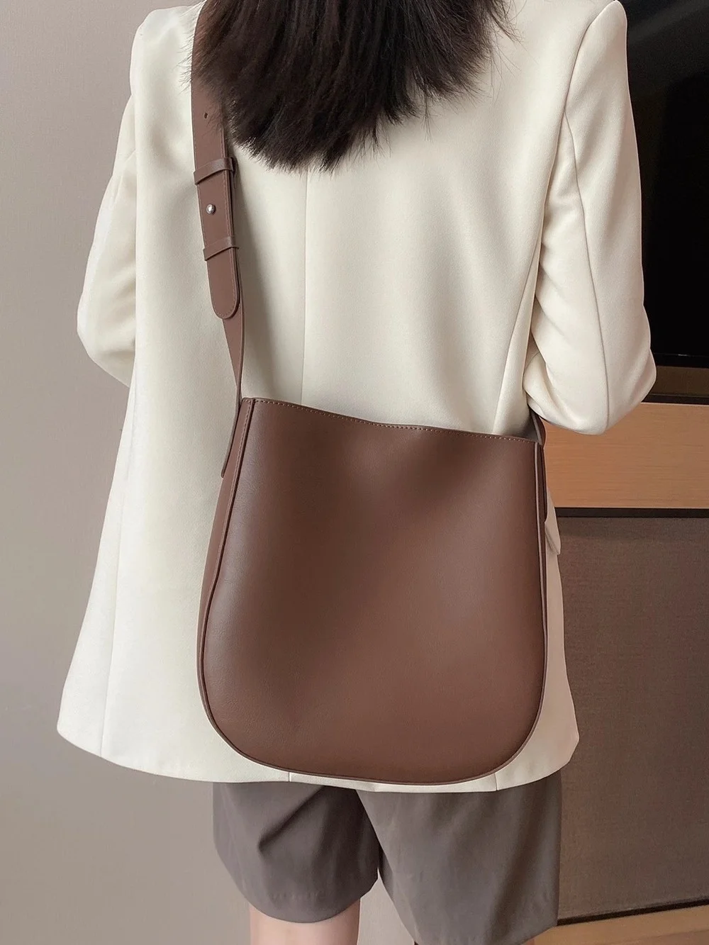 

Bucket bag 2021 new fashion leather handbags retro single shoulder messenger bag large capacity bag