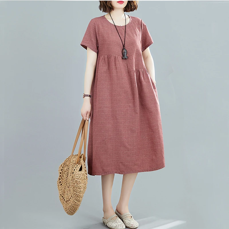 Женское длинное свободное платье в клетку с круглым вырезом и коротким рукавом |