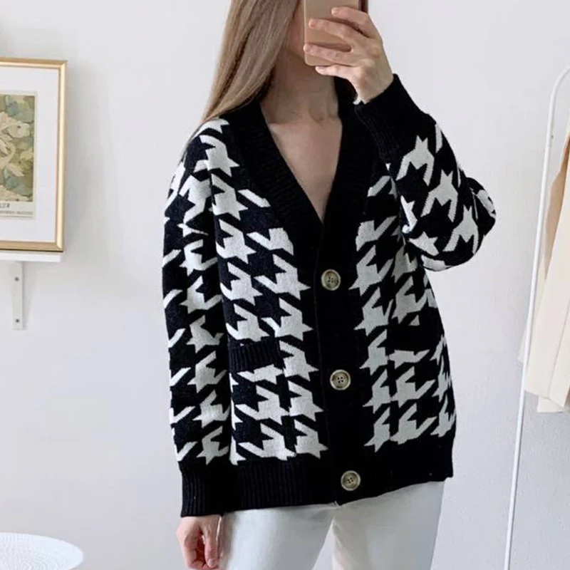 

Casual Women Wool Velvet Knitted Cardigan Sweater Low V Neck Long Sleeve Button Coat Fashion Plaid Streetwear Top Warm Outerwear