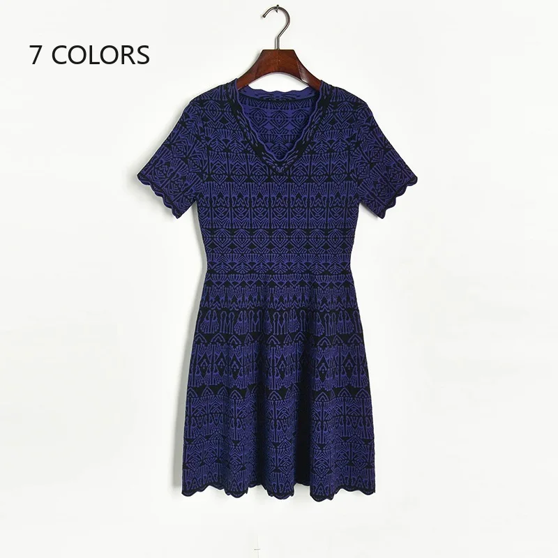 Женское жаккардовое платье в стиле ретро трикотажное ТРАПЕЦИЕВИДНОЕ