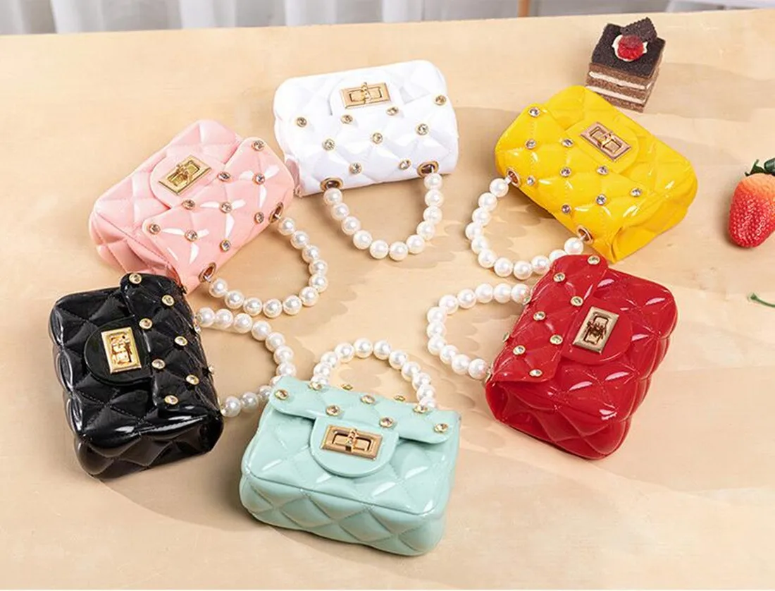 2021 Женская мини сумка Новая Элегантная мессенджер на плечо Портативная цепочке