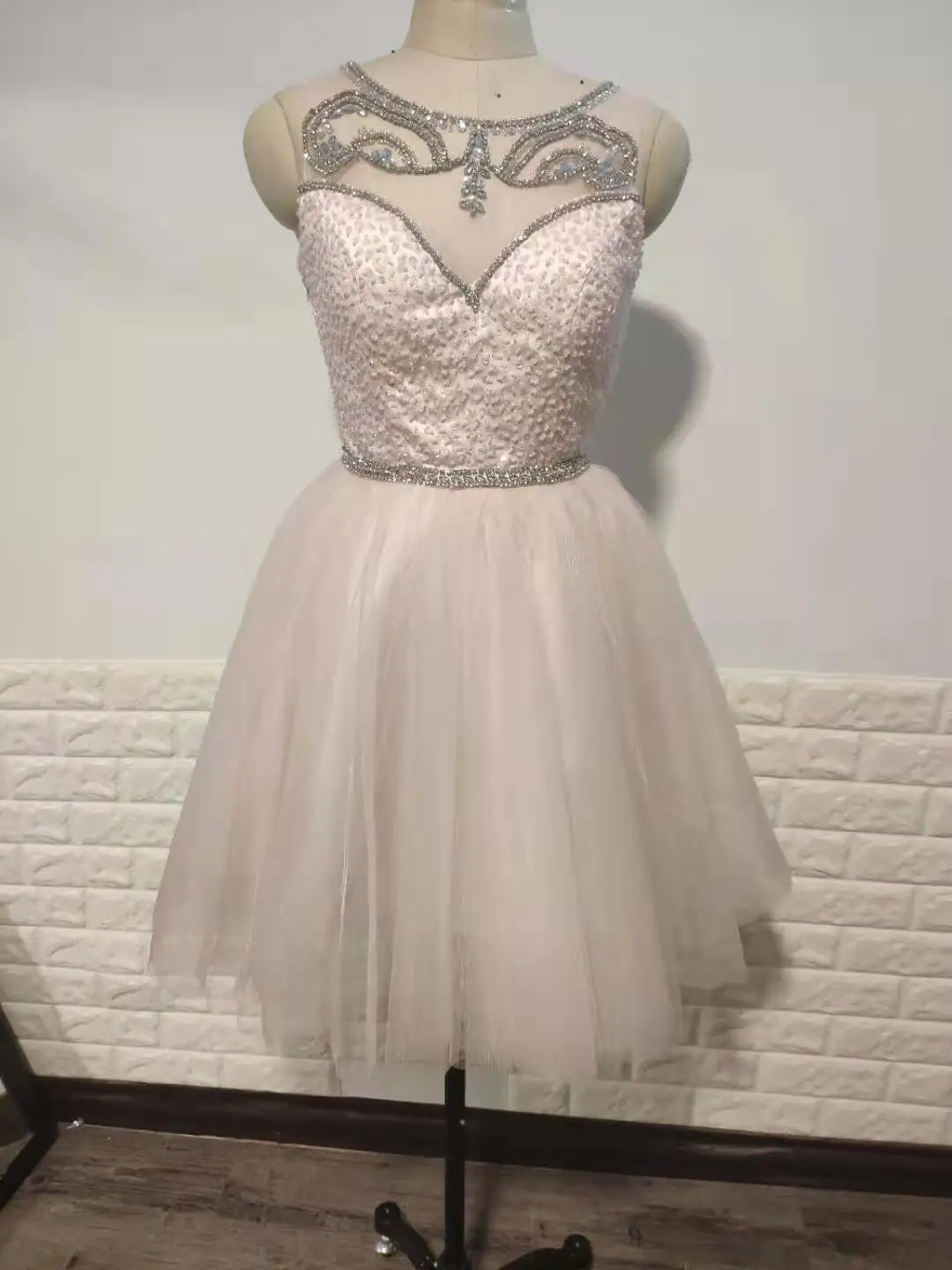Платье для выпускного бала короткие платья из тюля без рукавов с кристаллами