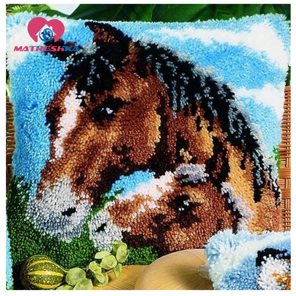 Домашнее украшение сделай сам подушка с животными лошадью и вышивкой крестиком