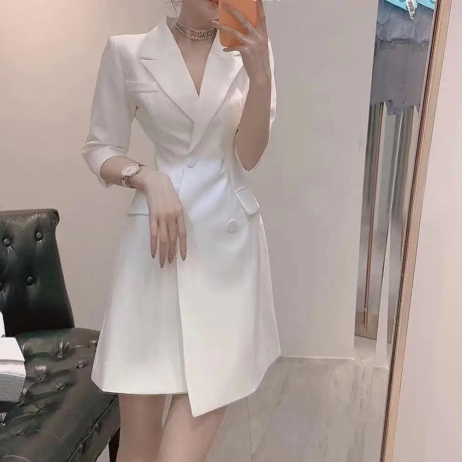 

White suit dress women's 2021 summer new double row buckle waist show thin temperament goddess model slim skirt
