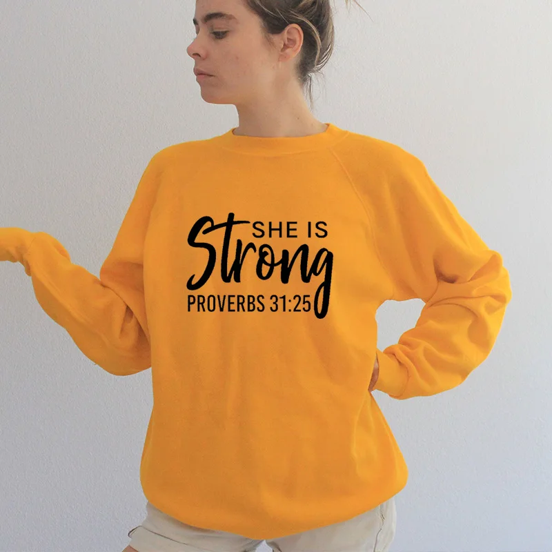 Свитшот She Is Strong Притчи 31:25 Женская вдохновляющая Рождественская одежда модные