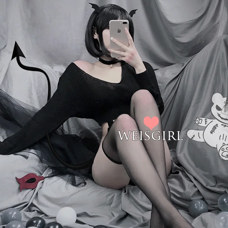 Комплект женского нижнего белья из трусиков и повязки на голову| |