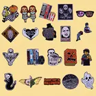 Хэллоуин ужас фильм брошь собрать для мужчин и женщин, модное ювелирное изделие, подарок брошка мультфильм распылитель ранцевого типа для с шапку, ворот, на шпильке, нагрудные значки