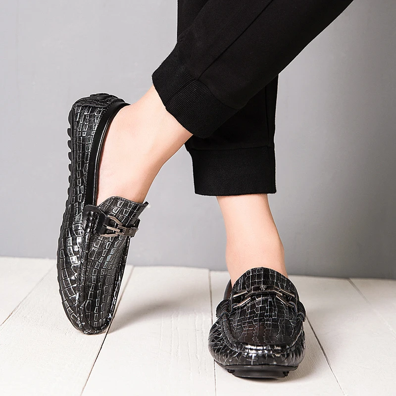 

2019 Fashion Men Loafers Genuine Leather Casual Shoes Men Flats Moccasins Slip on Shoes For Men Light Hot Sale Driving Shoes I