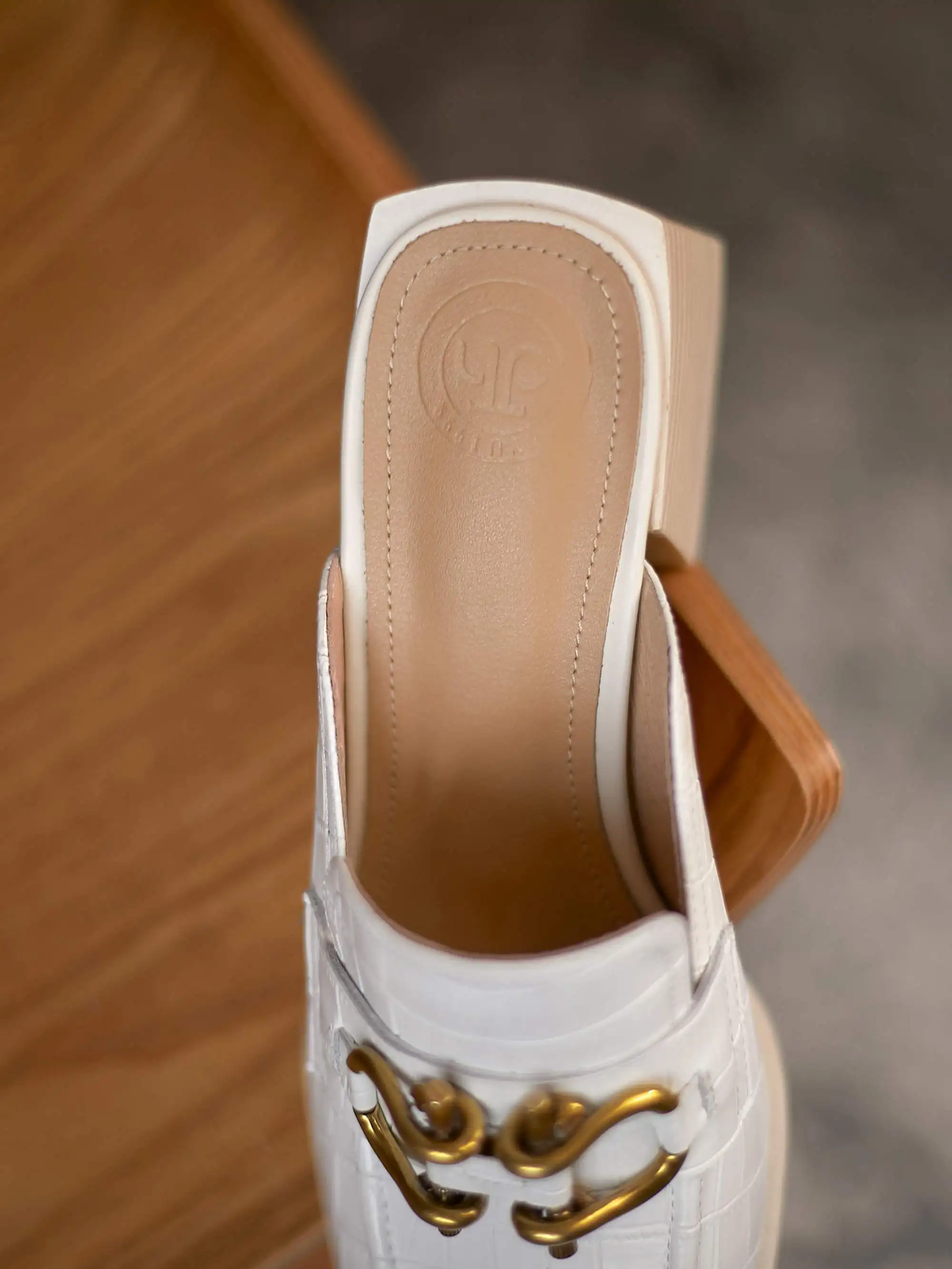 

Krazing pot genuine leather square toe high street fashion British school metal fasteners cozy slip on sandals women shoes L7f3