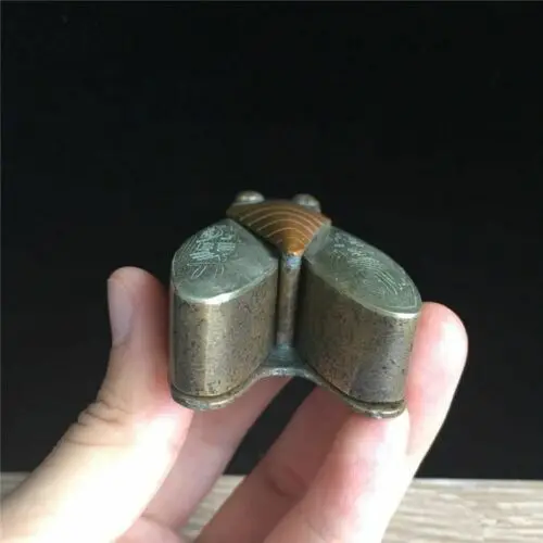 

Chinese Antique Bronze Cicada Collection Box Exquisite Gift Animal Statue