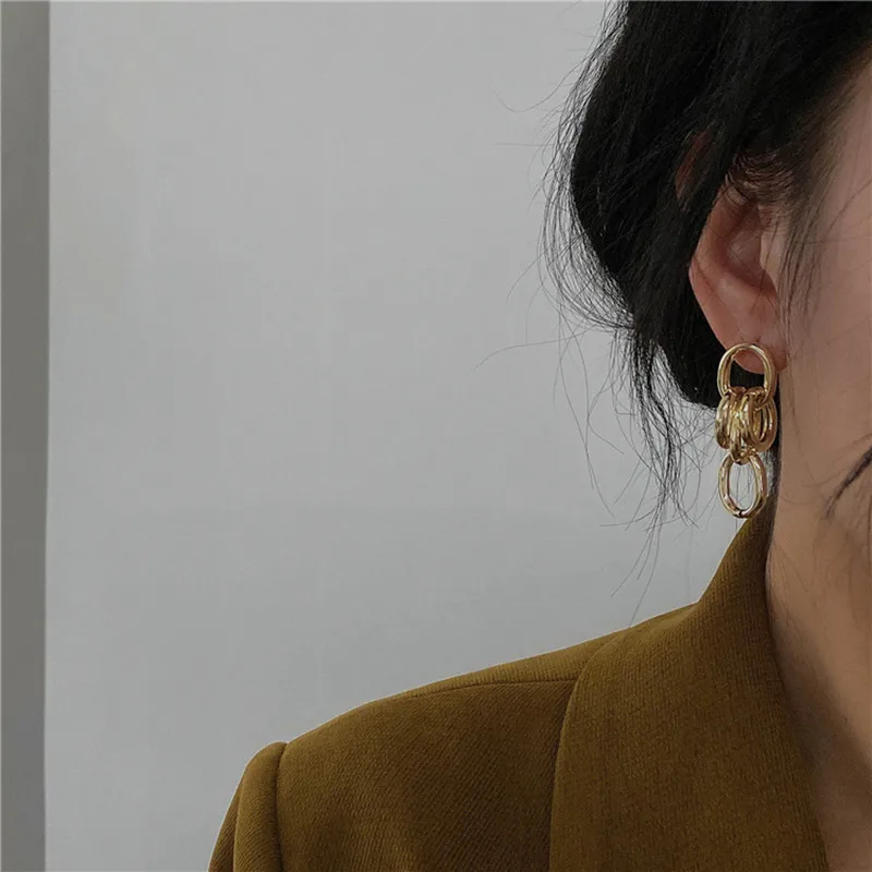 

Women Metal Drop Earrings South Korea Niche Personal Geometric Circle Connection Contrast Color Tassel Chain Two Wear New 2021