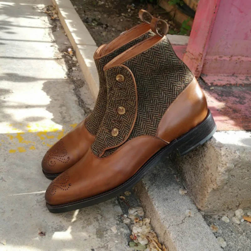 

Men's PU Leather Elegant Carved Chelsea Button Boots Classic Boots Ankle Men Boots Casual Fashion Winter Combat Boots KR037