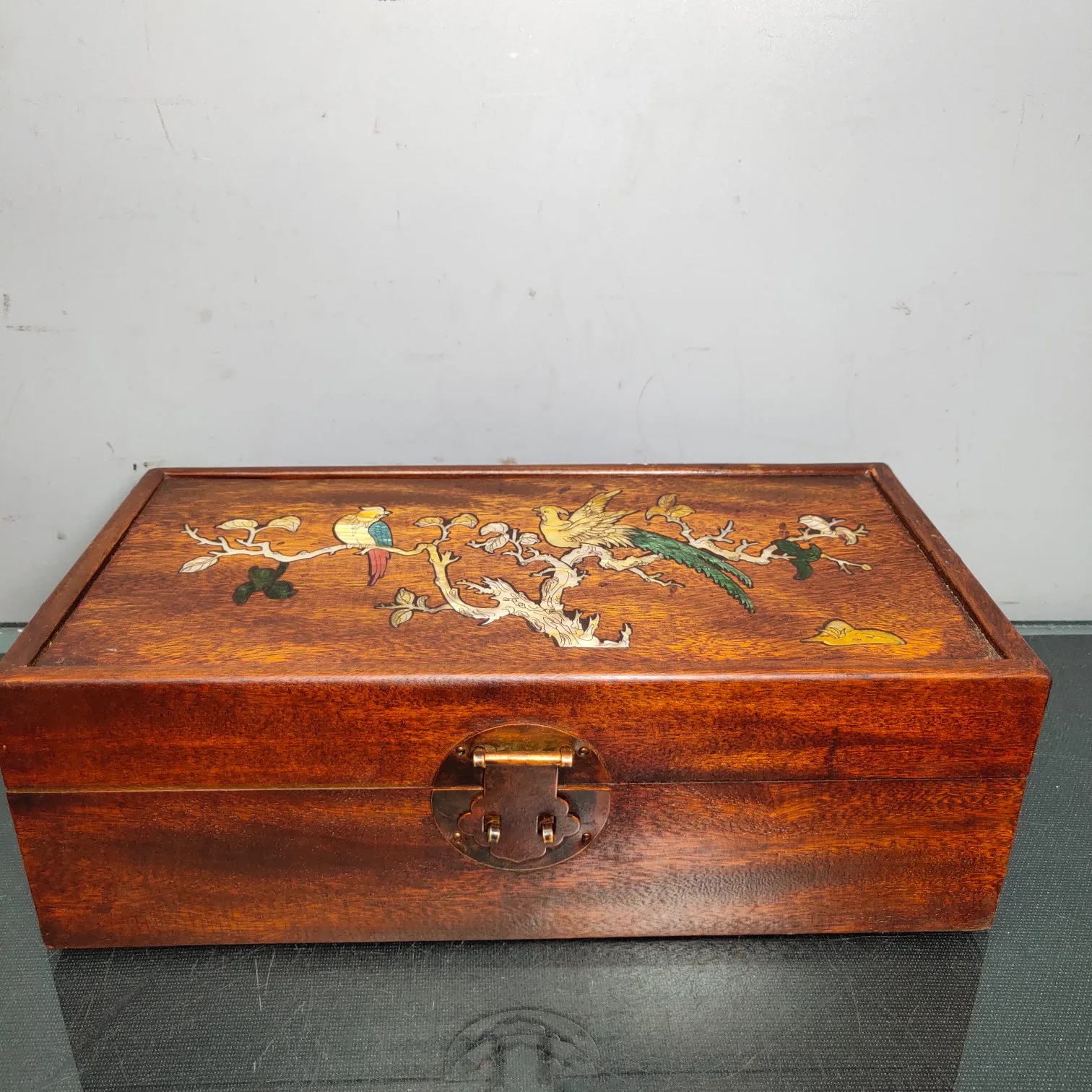 

11"Tibetan Temple Collectio Old Rosewood mosaic Colorful shell Magpie Plum tree pattern Jewelry Box Storage Box Office Ornaments