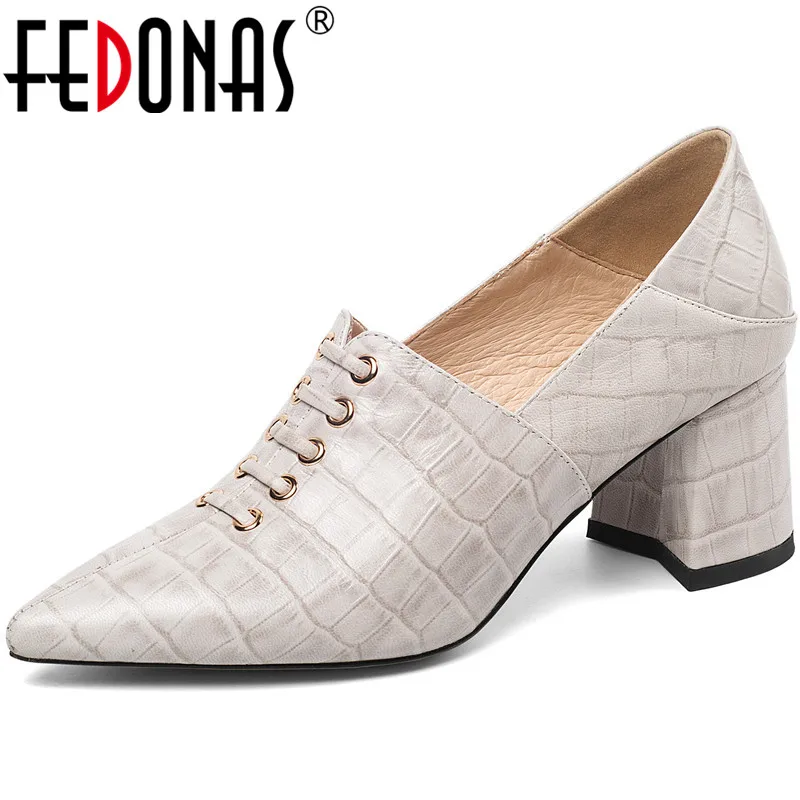 FEDONAS/элегантные женские офисные туфли лодочки с металлическим украшением обувь