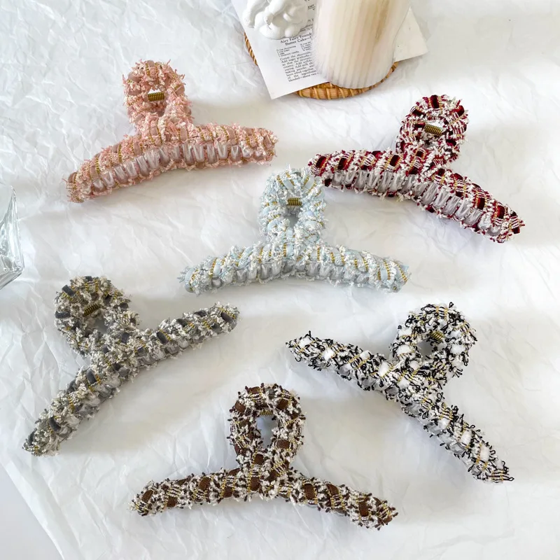 

Autumn And Winter New Plush Catch Clip Large Shark Clip Back Head Plate Hair Clip Simple Temperament Girl Hair Accessories