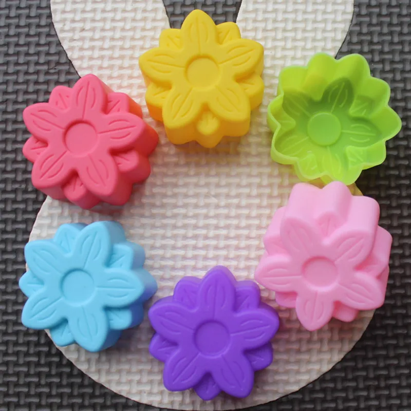 

20 pcs/lot 3cm 5cm Food-Grade Silicone Chocolate Mold Pudding Jelly Cake Molds The Two Layer Flower Shaped Soap Mold Bakeware