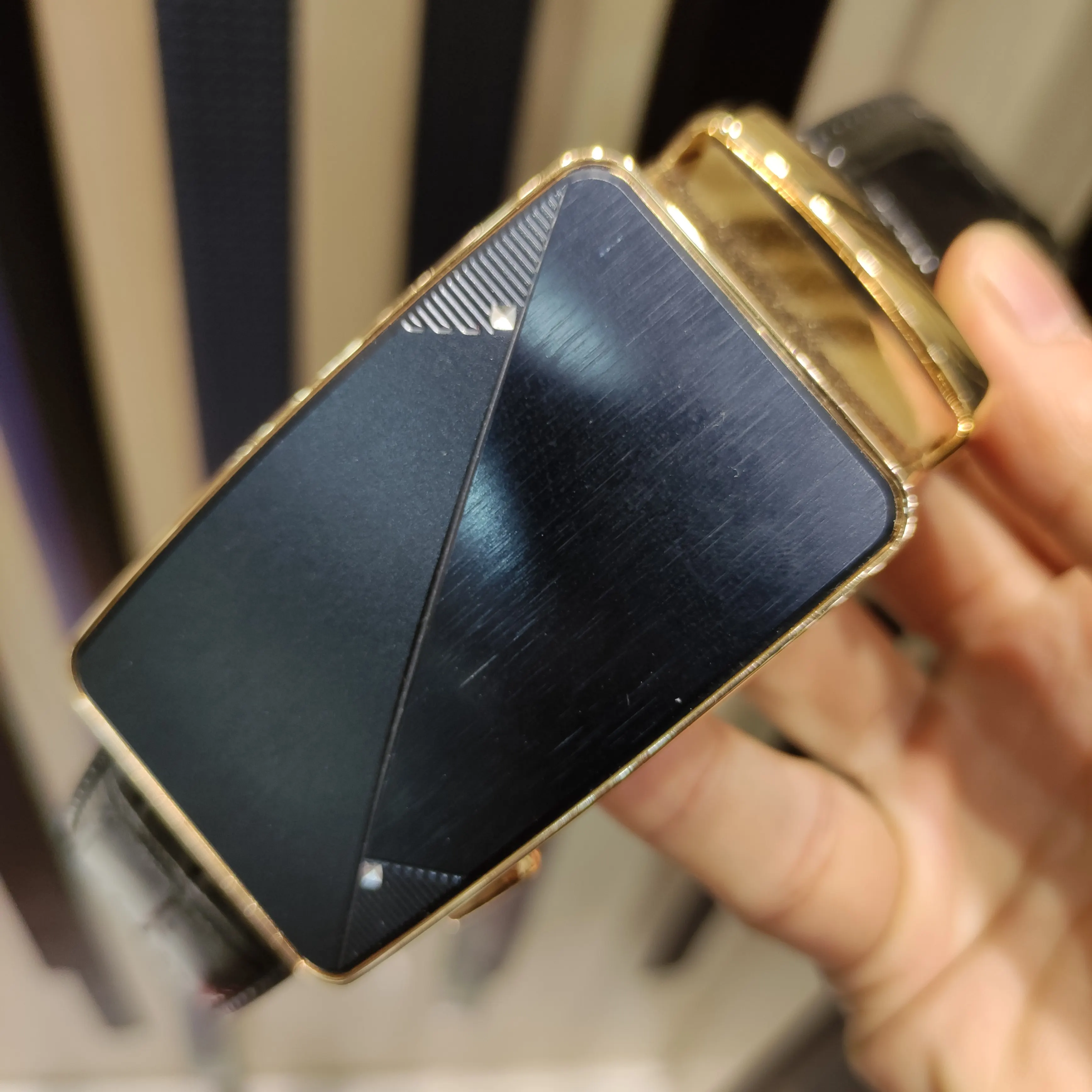 

European and American cabinet fashion belt, women's automatic belt without holes, men's high-end 8-buckle belt wholesale