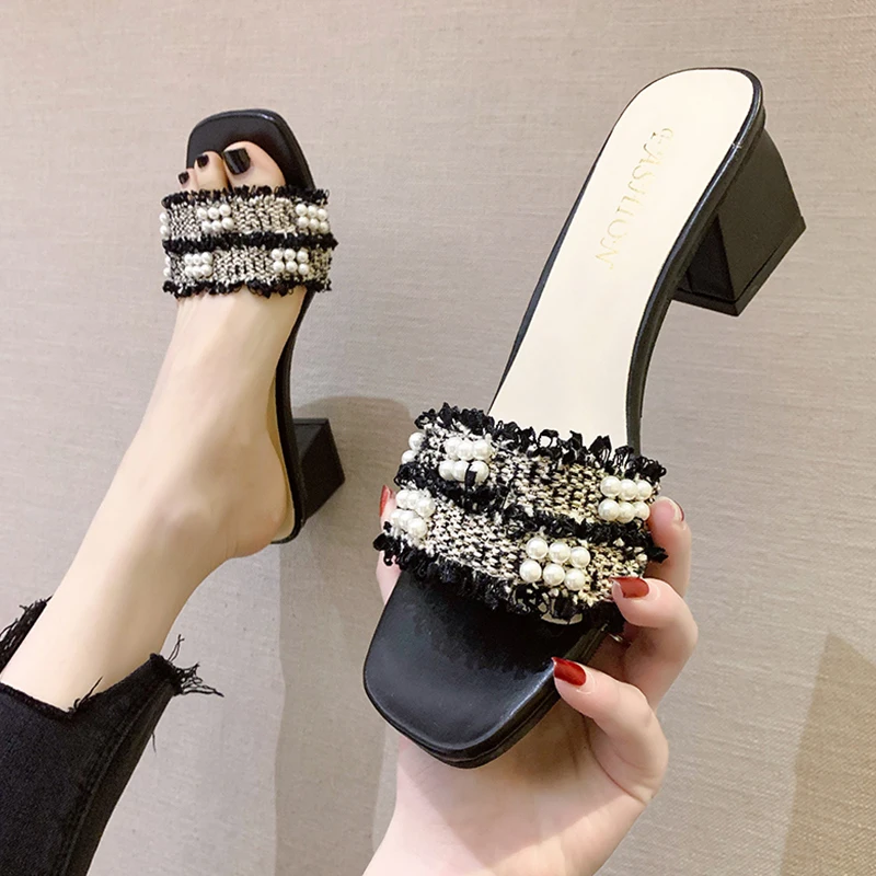 

Med Shoes Woman 2021 Female Slippers Flock String Bead Luxury Slides Square heel New Designer Block Hoof Heels Fabric PU Fashion