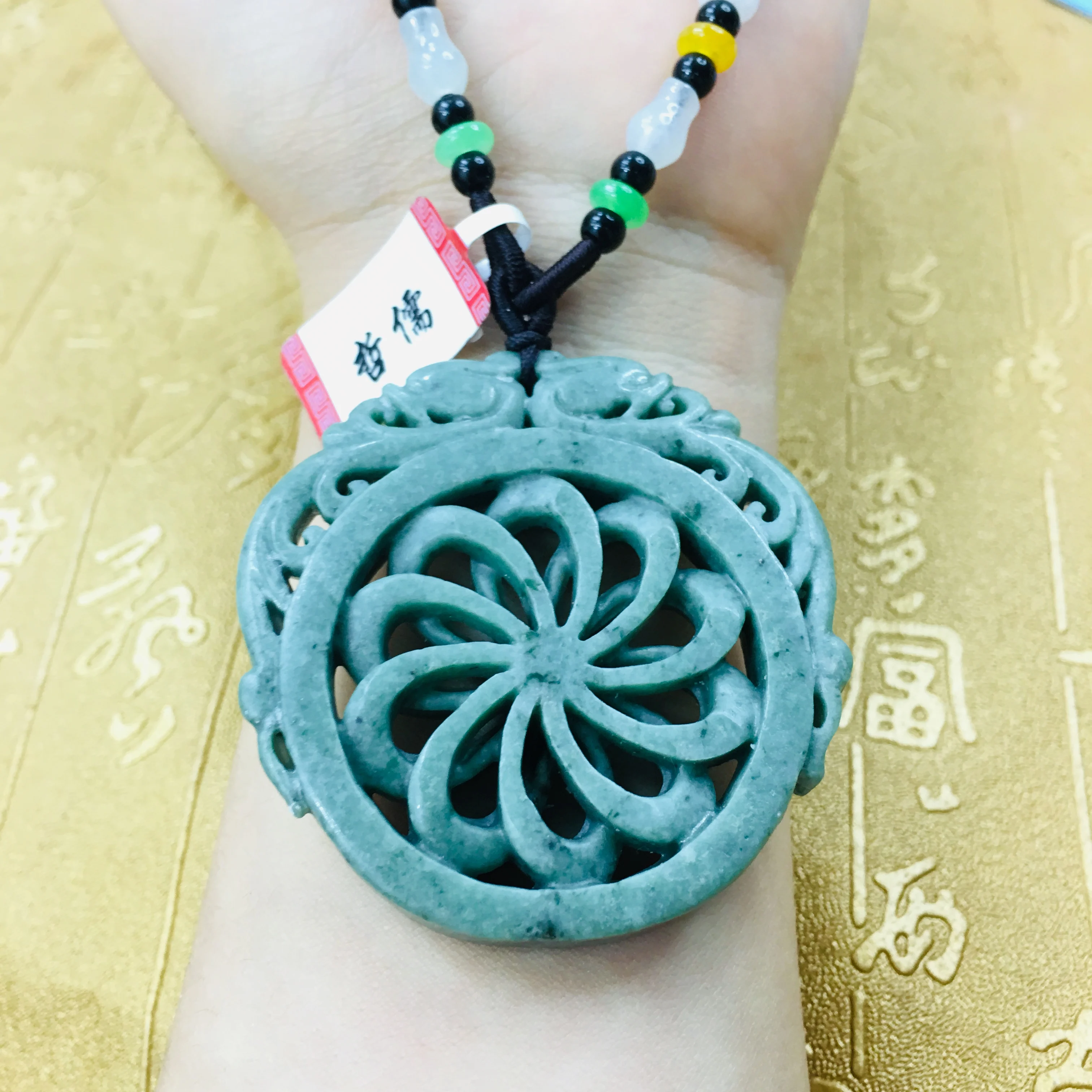 

Отправка сертификата, натуральный нефритовый кулон Guizhou, резной темно-зеленый ажурный кулон на удачу, трехцветный Нефритовый Кулон из бисер...