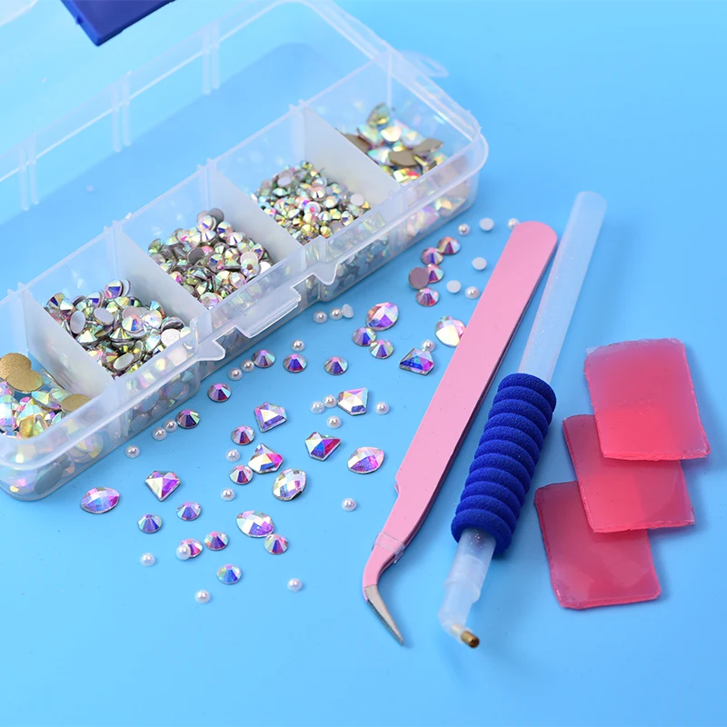 Стразы из горного хрусталя разных размеров без горячей фиксации с коробкой