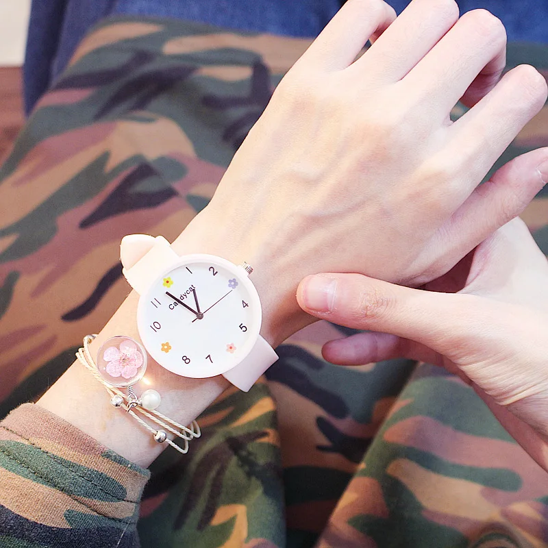 Часы наручные женские с цветами вишни элегантные хипстерские универсальные