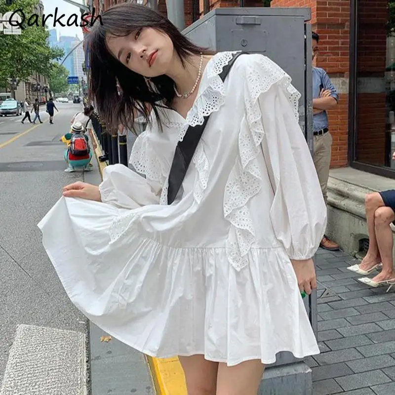 

Женское платье-трапеция с V-образным вырезом