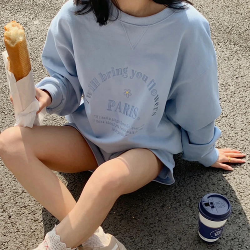Свитшот женский с круглым вырезом и надписью | Женская одежда