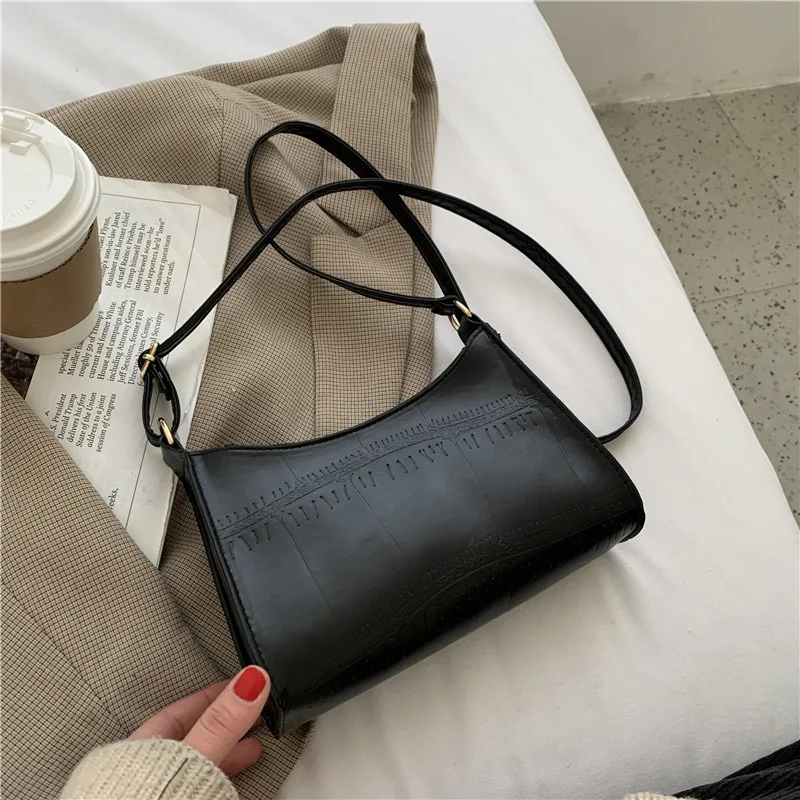 

New female bag in spring 2021 new trendy net celebrity messenger zipper small square bag fashion simple casual shoulder bag