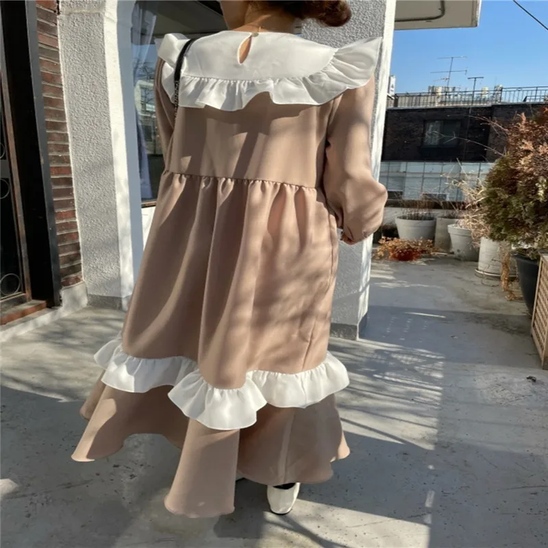 

2021 spring dress V-neck contrast color fungus