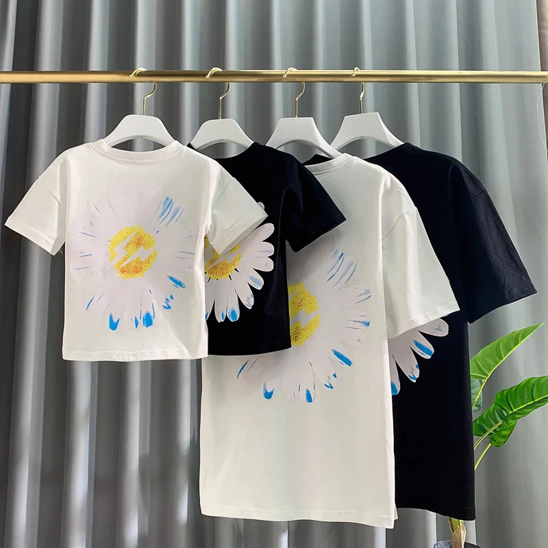 

Family Matching Clothing 2020 Spring New Mother and Daughter Clothes Baby Girl Cute Short Sleeve T Shirt Kids Flowers Top Tees