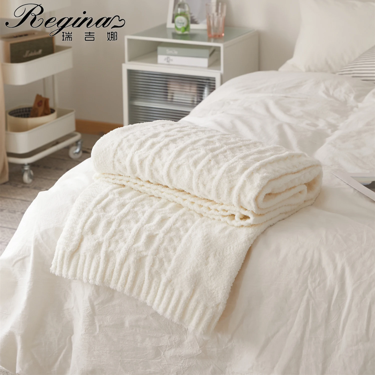 Мягкое вязаное крючком одеяло из микрофибры в белую полоску Регина бренда Microfiber
