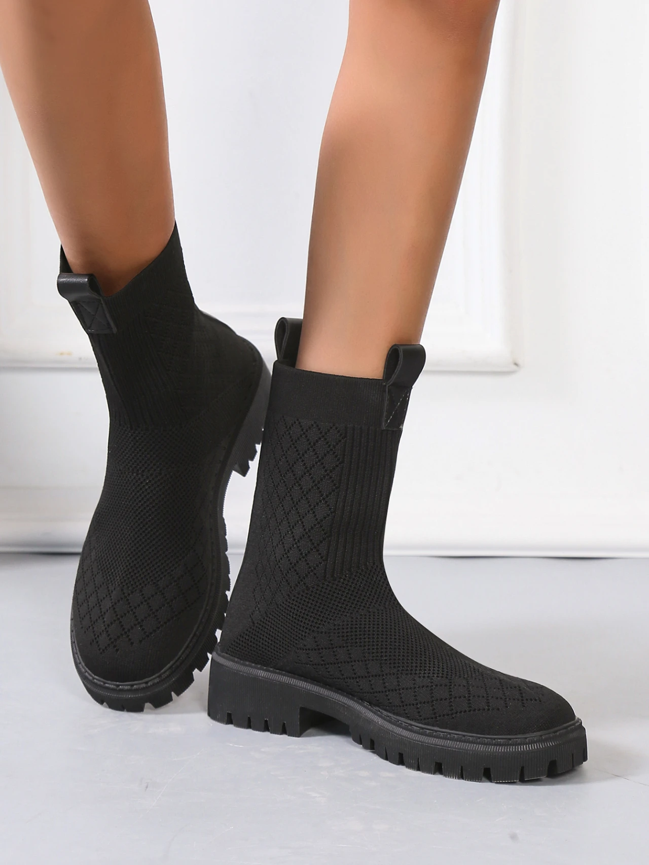 

Женские короткие ботинки на толстой подошве, с круглым носком, большие размеры