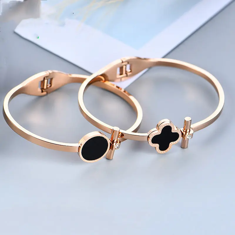 

2021 fashion lucky four-leaf clover bracelet rose gold bracelet wild popular open female bracelet gift