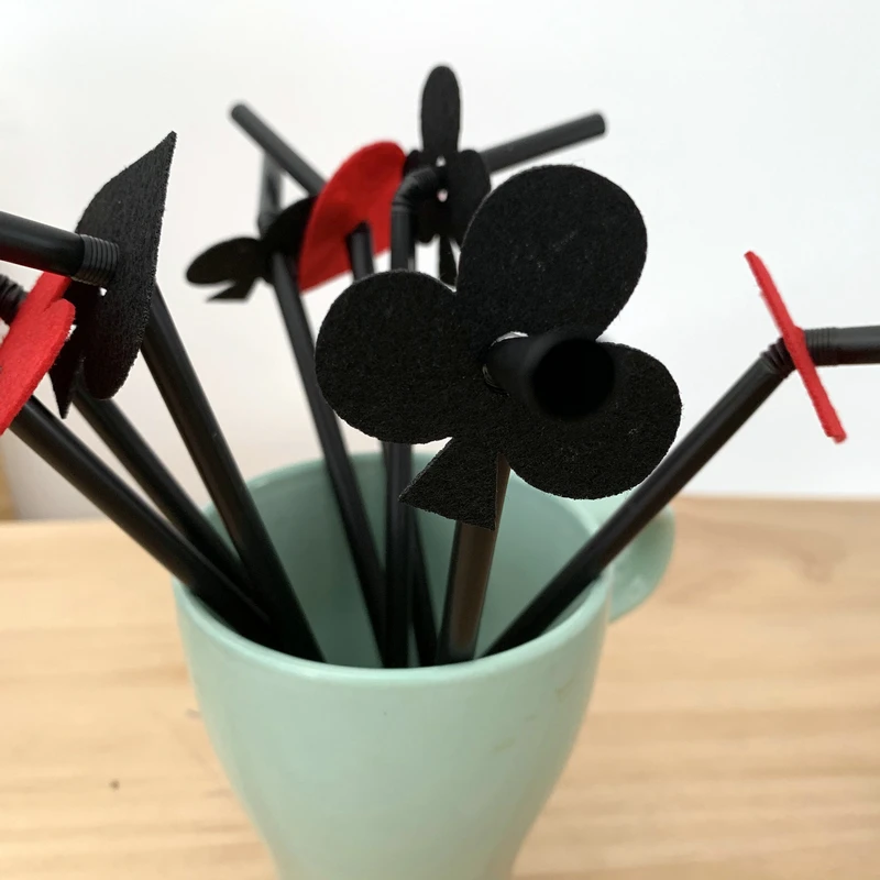 Казино покера соломы держащих букет невесты на свадьбе и события аксессуары для