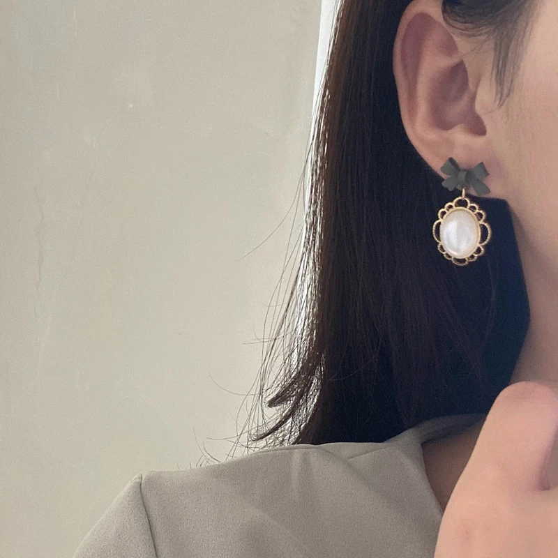 

S925 needle Fashion Jewelry Vintage Statement Earrings Pretty Design Hot Selling Black Bow Resin Drop Earrings For Girl Gifts