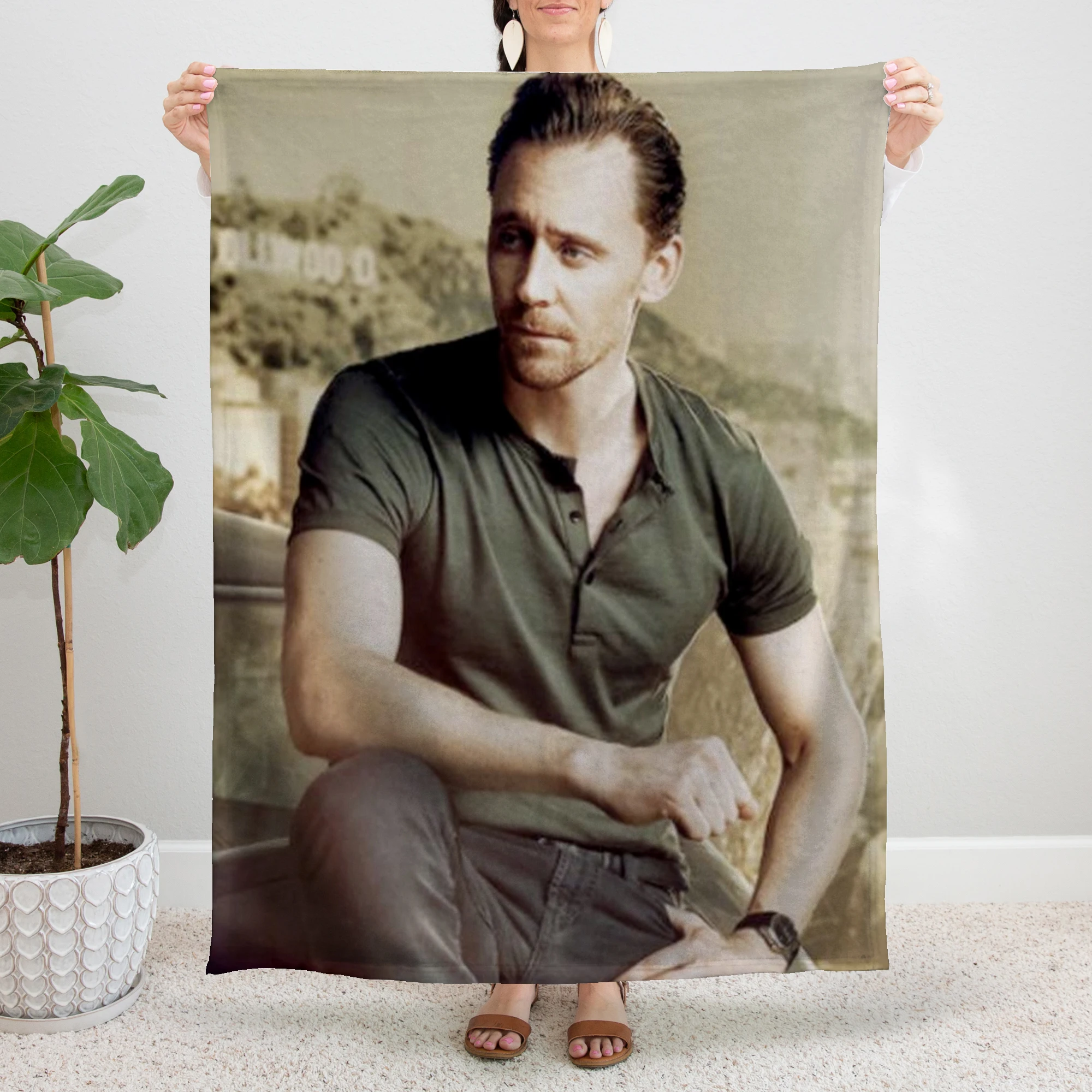 

Tom Hiddleston Art Blanket Fleece Print Actor Portable Super Warm Throw Blanket for Bedding Couch Bedding Throws