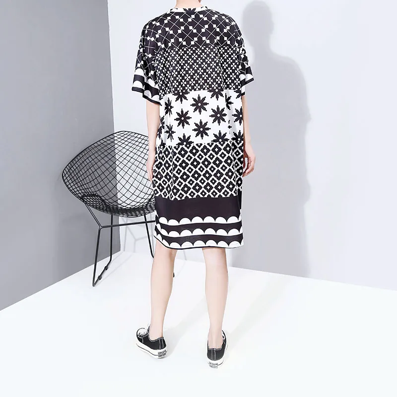 Женское платье средней длины с разноцветным принтом стильное свободное прямое