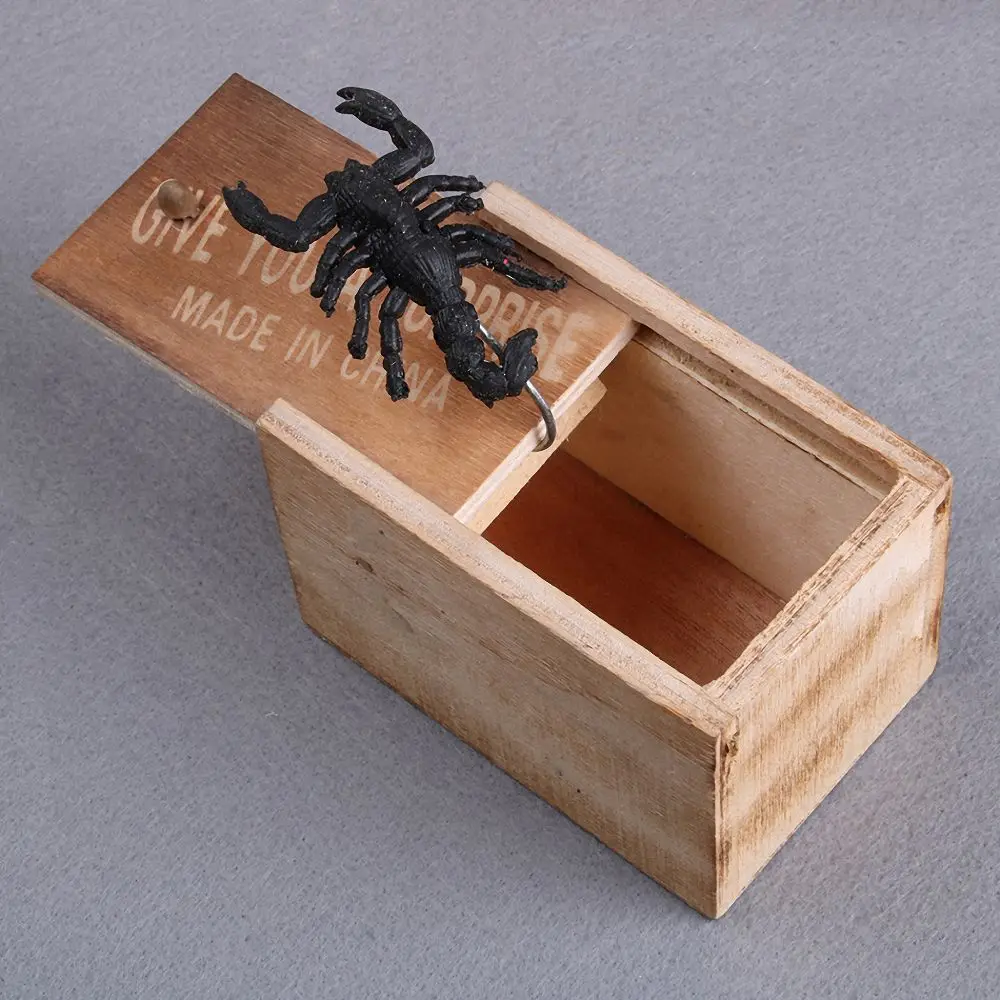 

Novelty Prank Scare Spider Box Wooden April Fool's Day Surprise Lifelike Practical Joke Trick Play Scare Toy Gag Kids Funny Toy