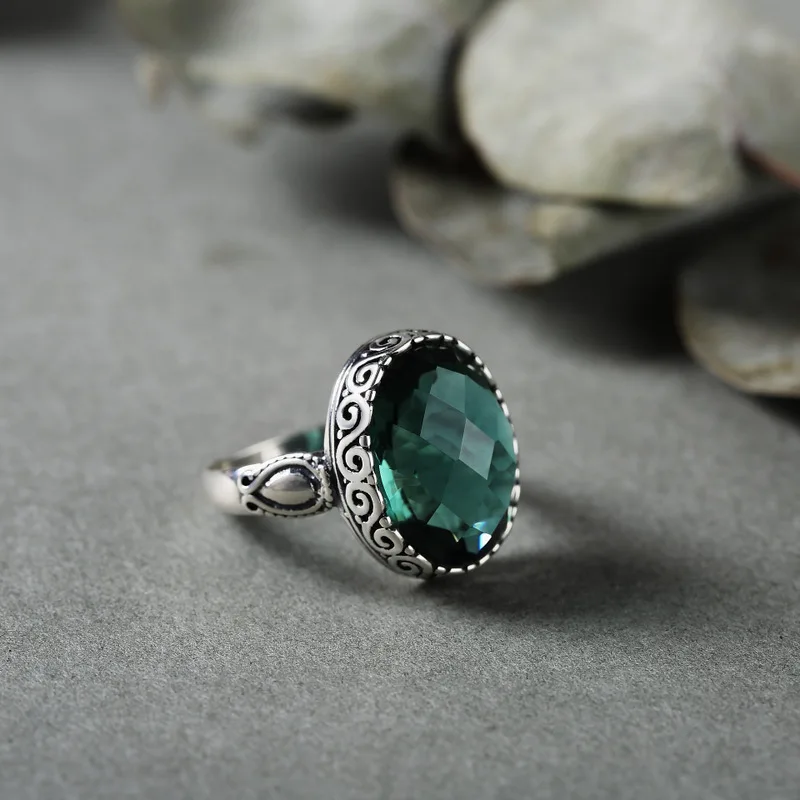 Женское кольцо из серебра 100% пробы с зеленым кристаллом | Украшения и аксессуары