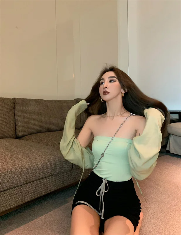 

Price Crop-Top Outerwear High