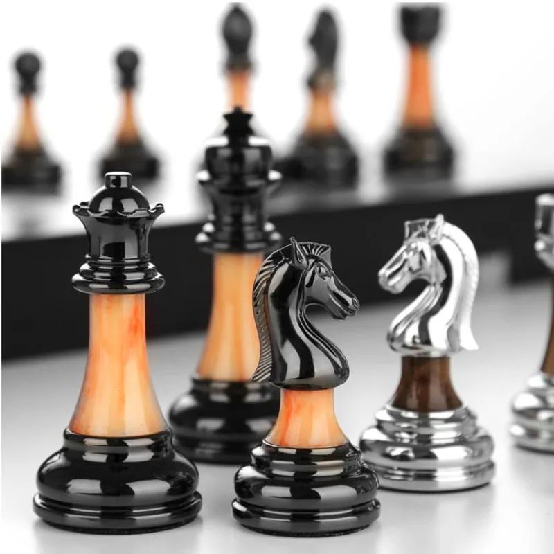 Juego de ajedrez de Metal de lujo, 45x45x3cm, figuras de ajedrez de madera, juegos de mesa clásicos familiares, juegos profesionales plegables para decoración del hogar