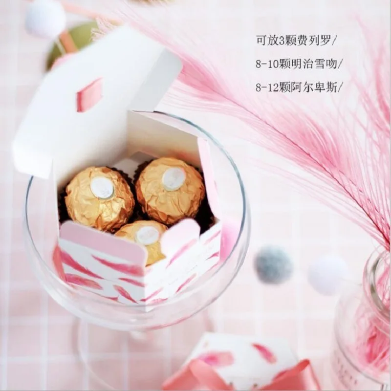 Подарочная коробка для подарков и сувениров на свадьбу с розовыми