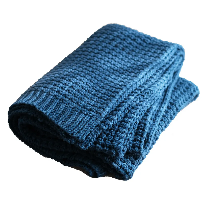 Вязаное одеяло в скандинавском стиле дорожное серого цвета хаки для дивана