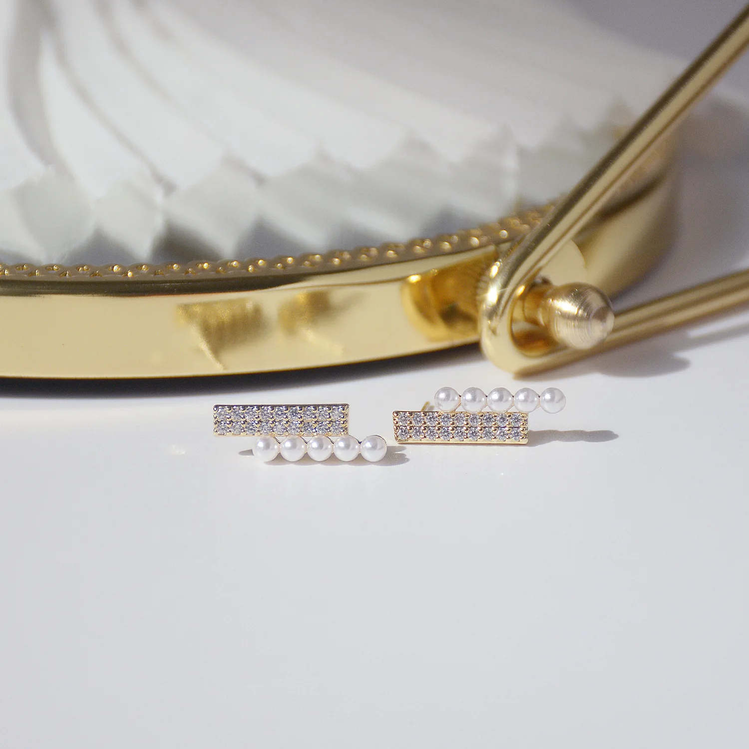 

Trendy Hot Sale 14K Real Gold S Needle Simple Micro Inlaid Geometric Pearls Stud Earrings for Women Daily Jewelry